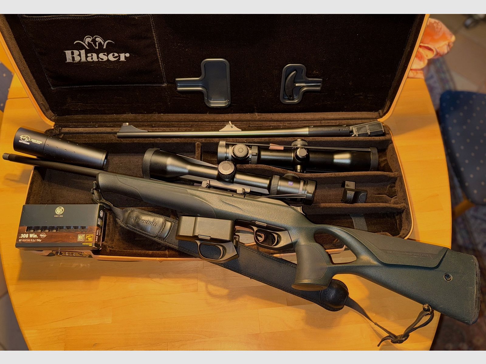 Verkaufe Blaser R8 Professional Success, R8 Kal.  .308Win mit jagdfähigem Zubehör 