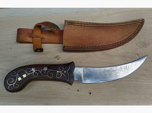 Orientalisches Gürtelmesser mit handpolierter Damastklinge