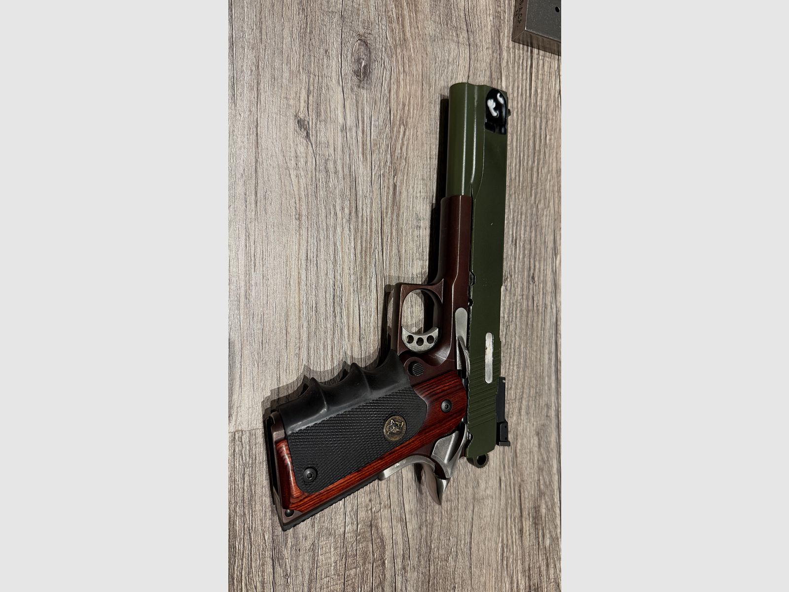 1911 Peters Stahl .45 ACP, 10mm en 9mm Luger Pachmeyr grip