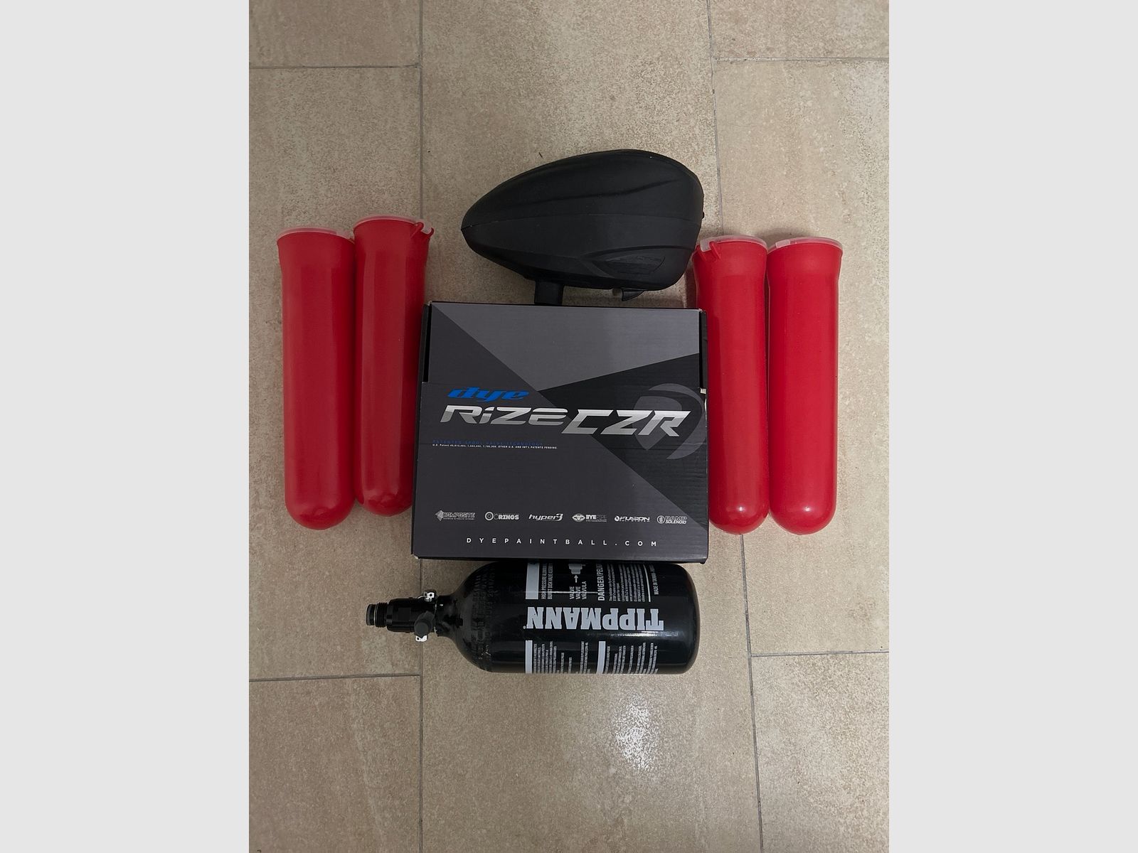 Paintball Ausrüstung und Dye Rize CZR Markierer