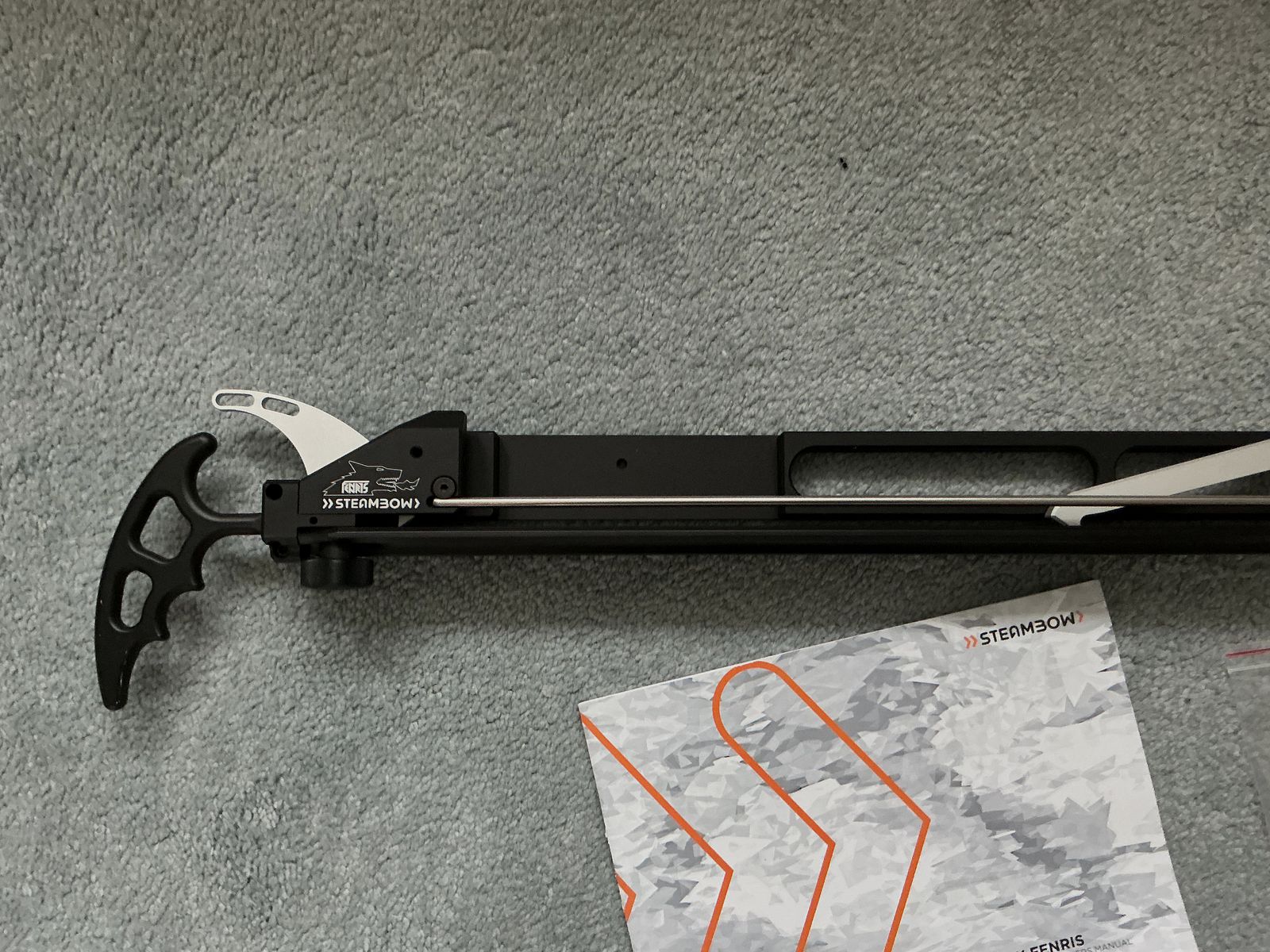 Topoint M1 compound bow Camo con Steambow Fenris magazine
