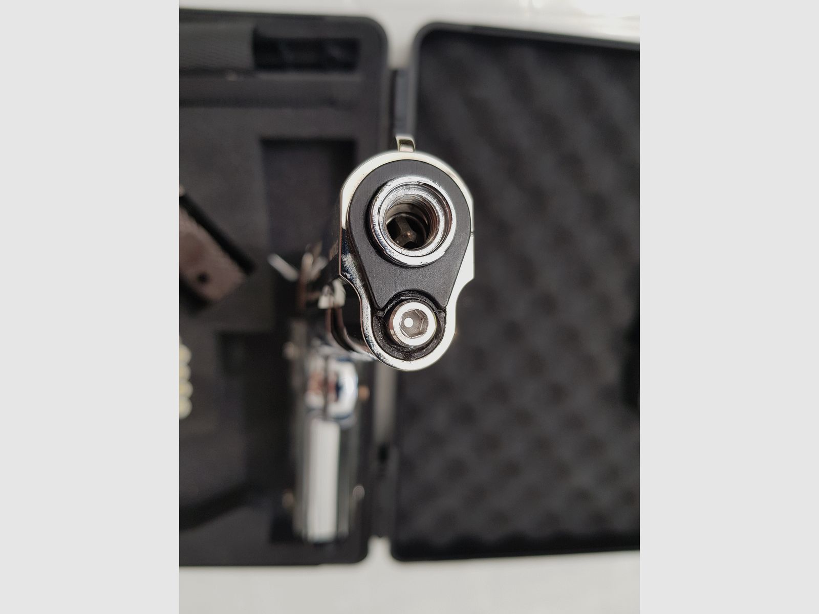Colt 1911 Chrom, neu, unbeschossen, lange Federführung, Sammlerstück.