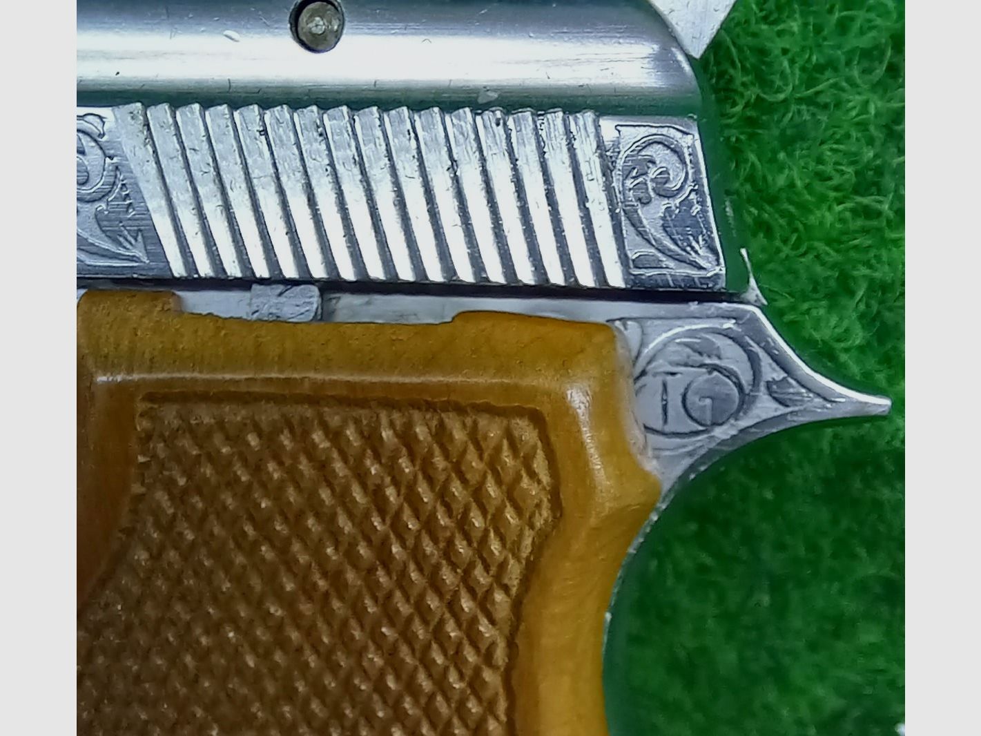 Grawerowany pistolet 6,35mmBrowning Renato Gamba