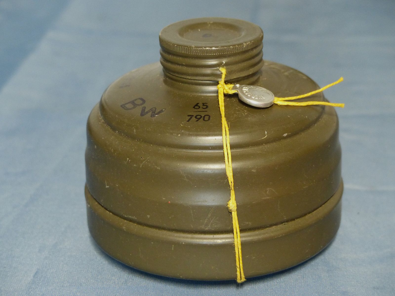 Original Bundeswehr Gasmaske Atemschutz M 65 ABC mit Filter dunkel 70er