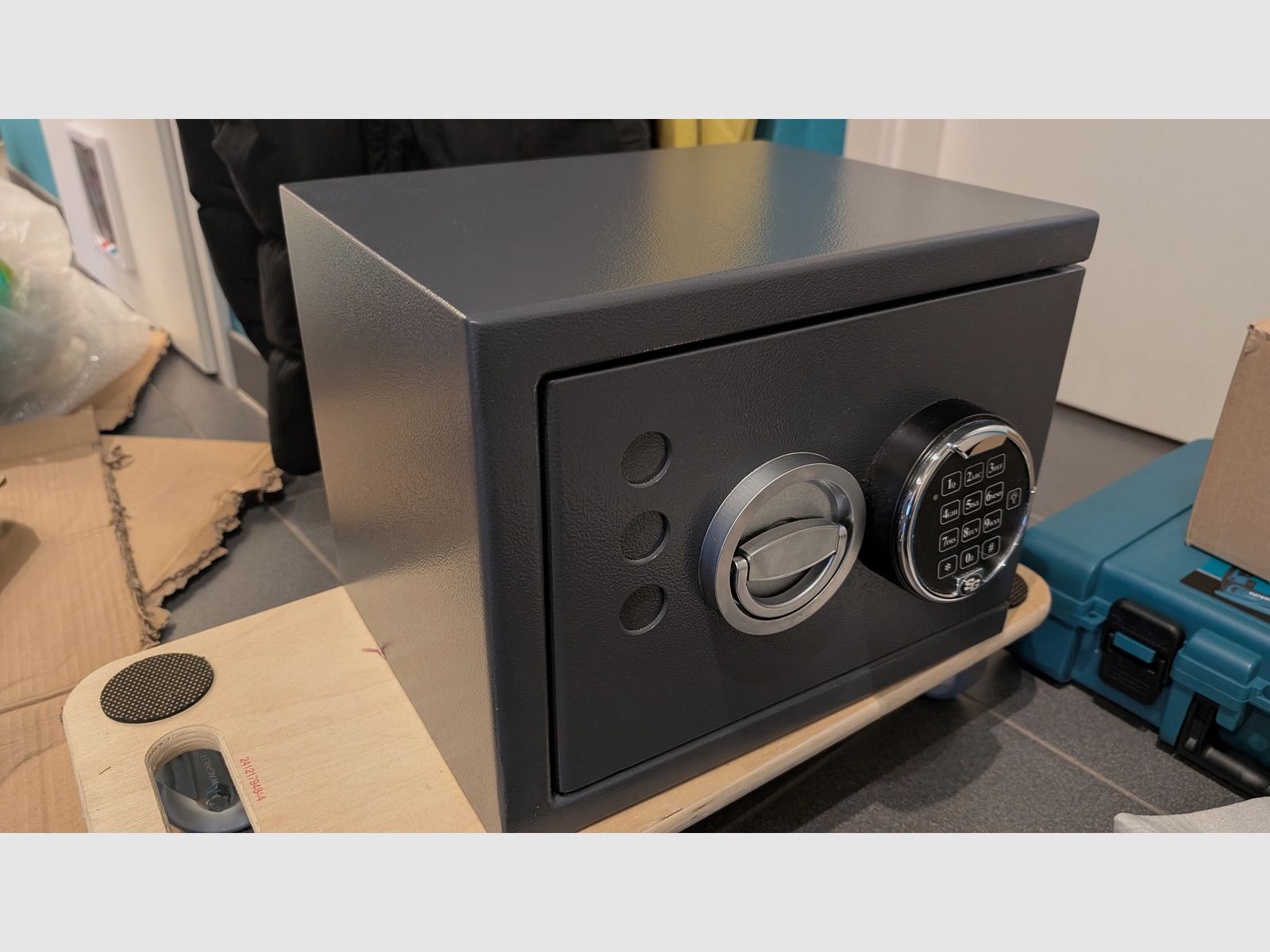 Kurzwaffenschrank KWT 800 Grad 0 mit Zahlenschloss von Eisenbach NEUWERTIG!!!