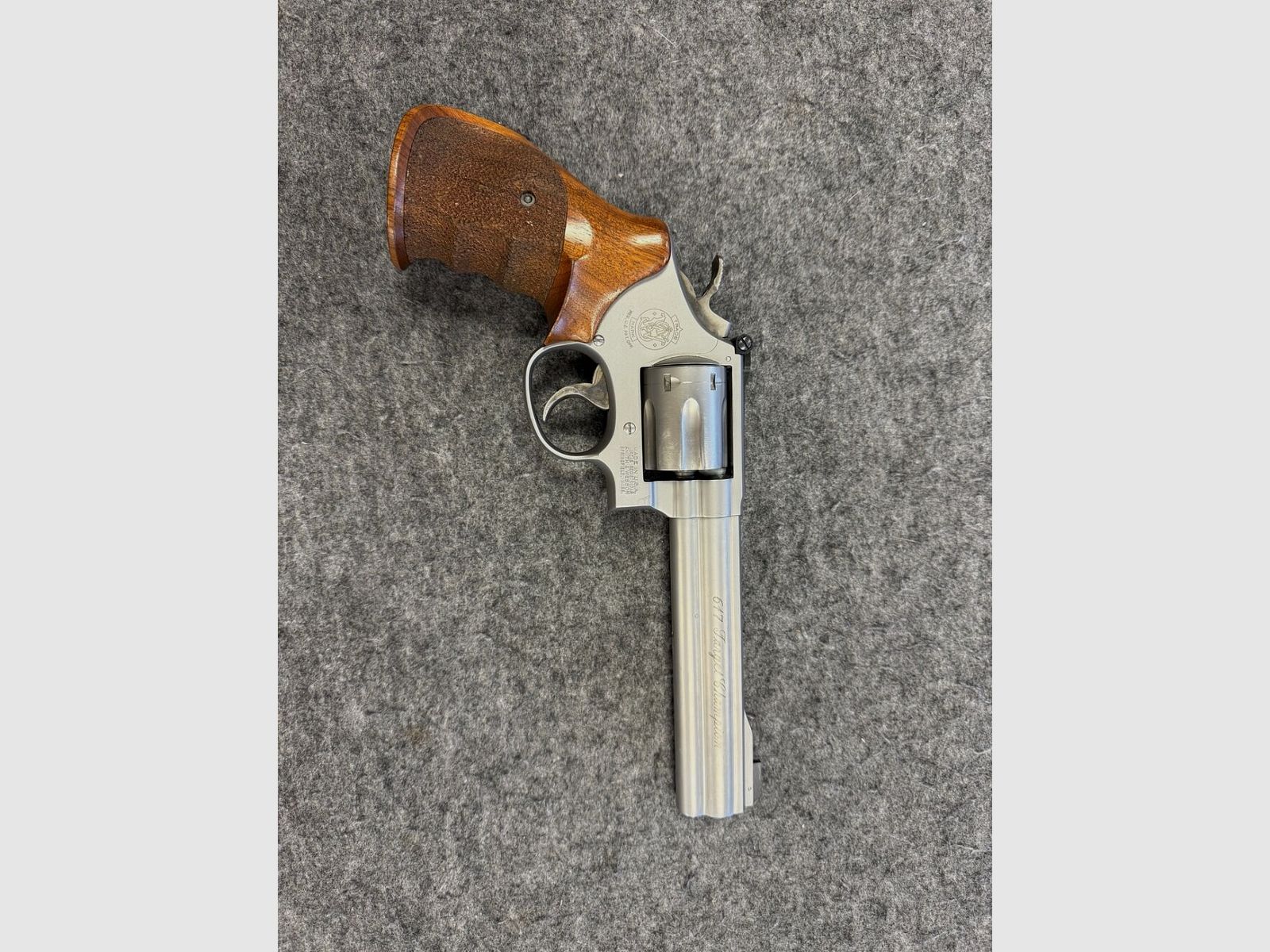 Smith & Wesson Revolver S&W 617 Target Champ