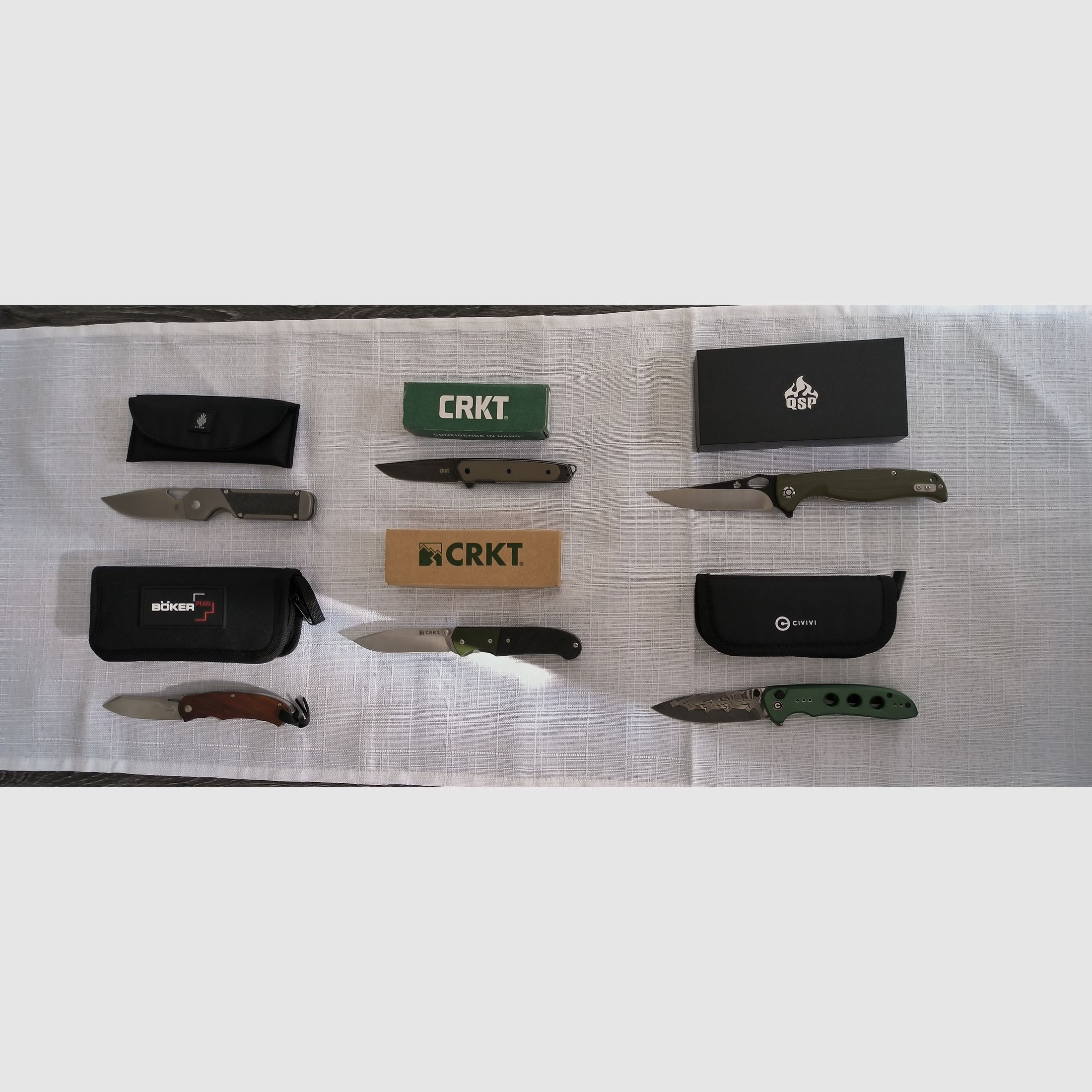 Confezione di coltelli tascabili tutti in confezione originale