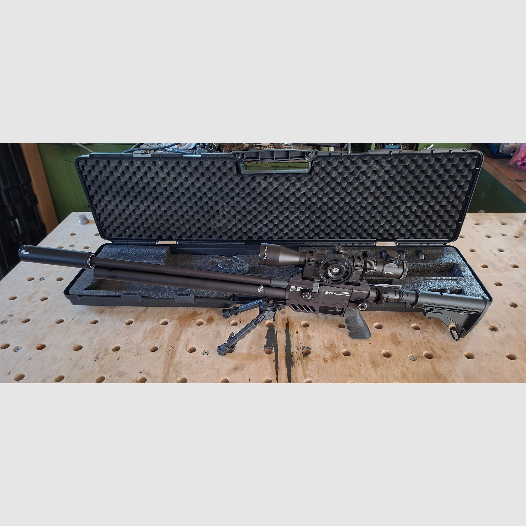 FX Dreamline Tactical with folding stock - Cal. 7.62 mm and lots of accessories.