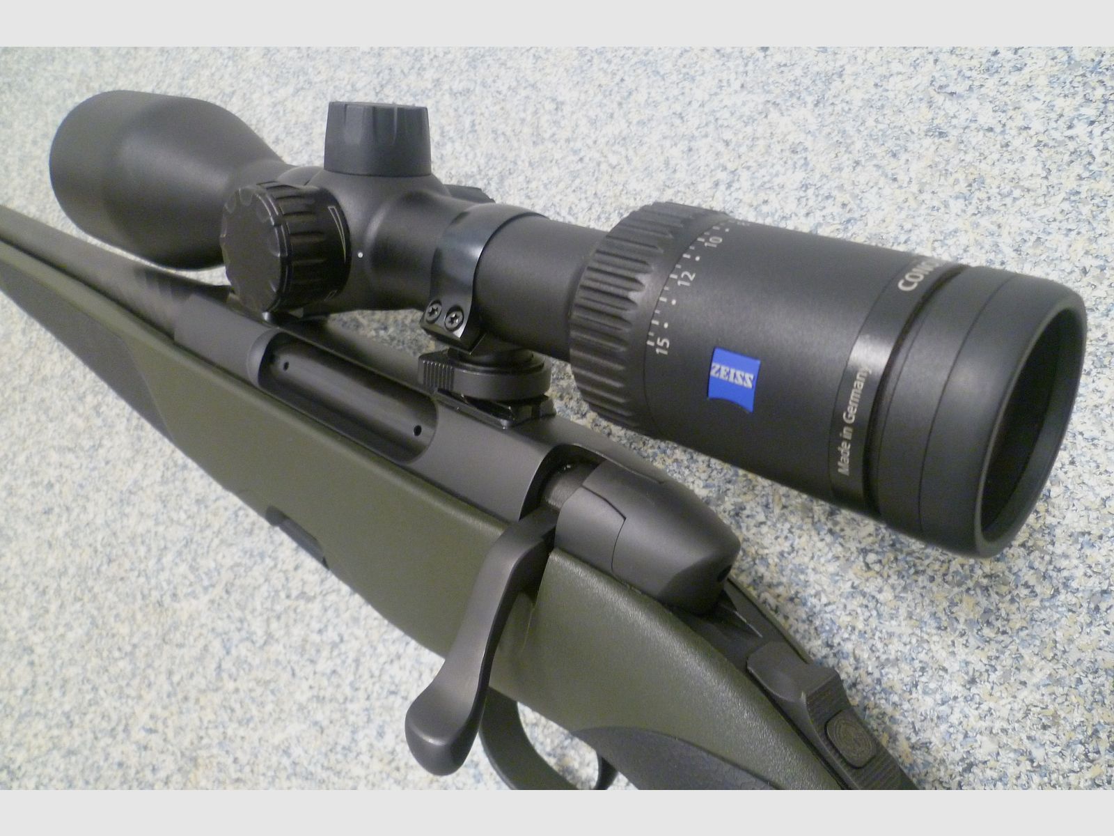 Rifle repetidora Steyr SM 12 .30-06 Spring. Sistema de enlace Zeiss Conquest V6 y SD