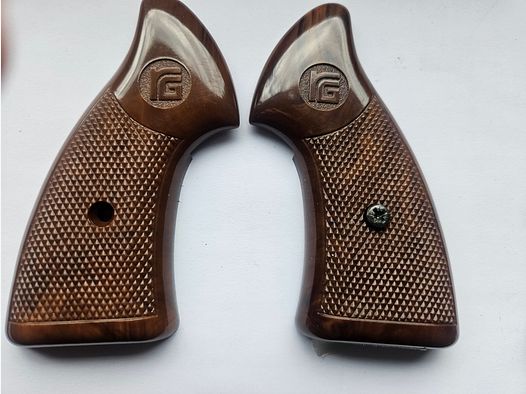 Okładziny rękojeści rewolweru Röhm..