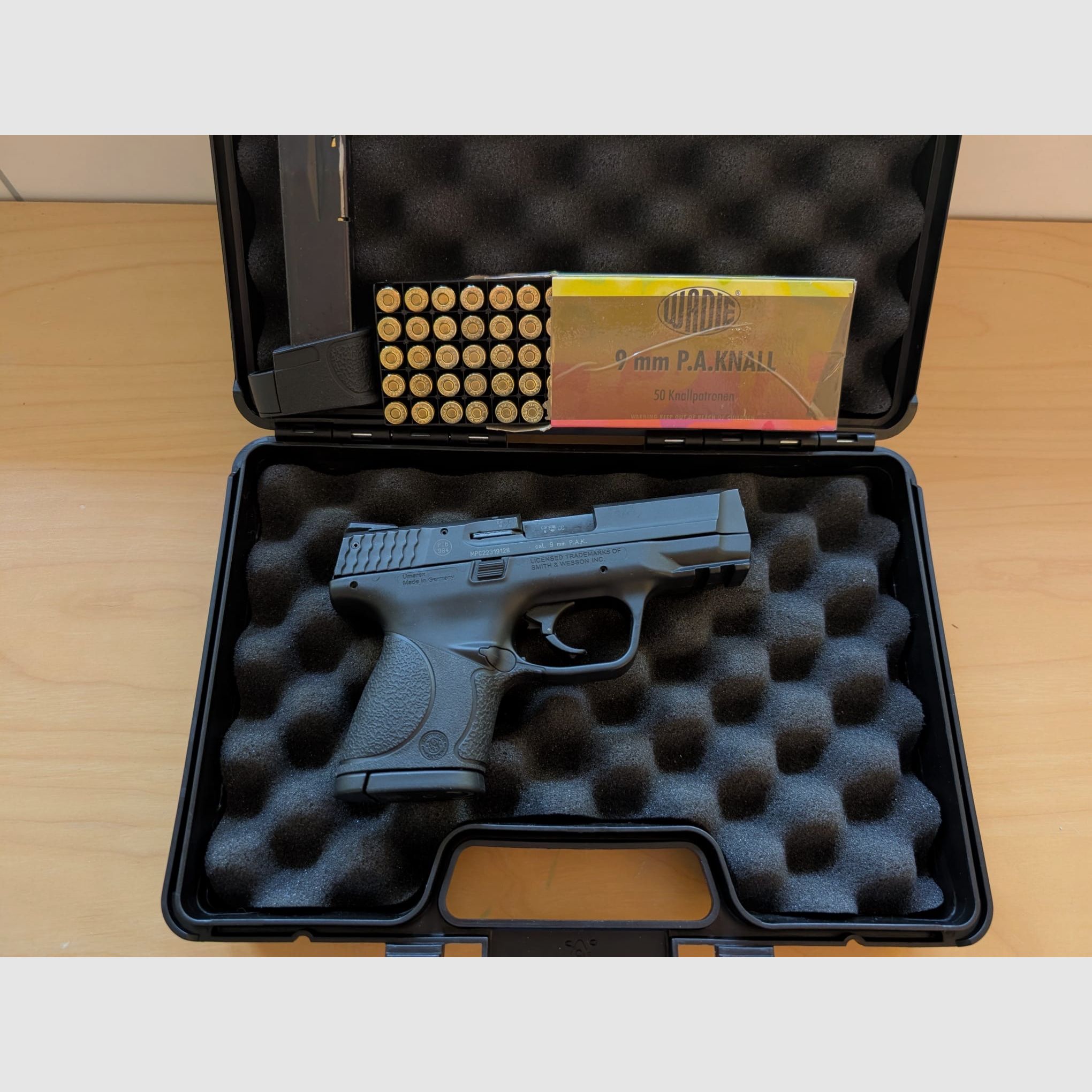 Smith & Wesson M&P9c /cal. 9 mm P.A.K. / Top Zustand