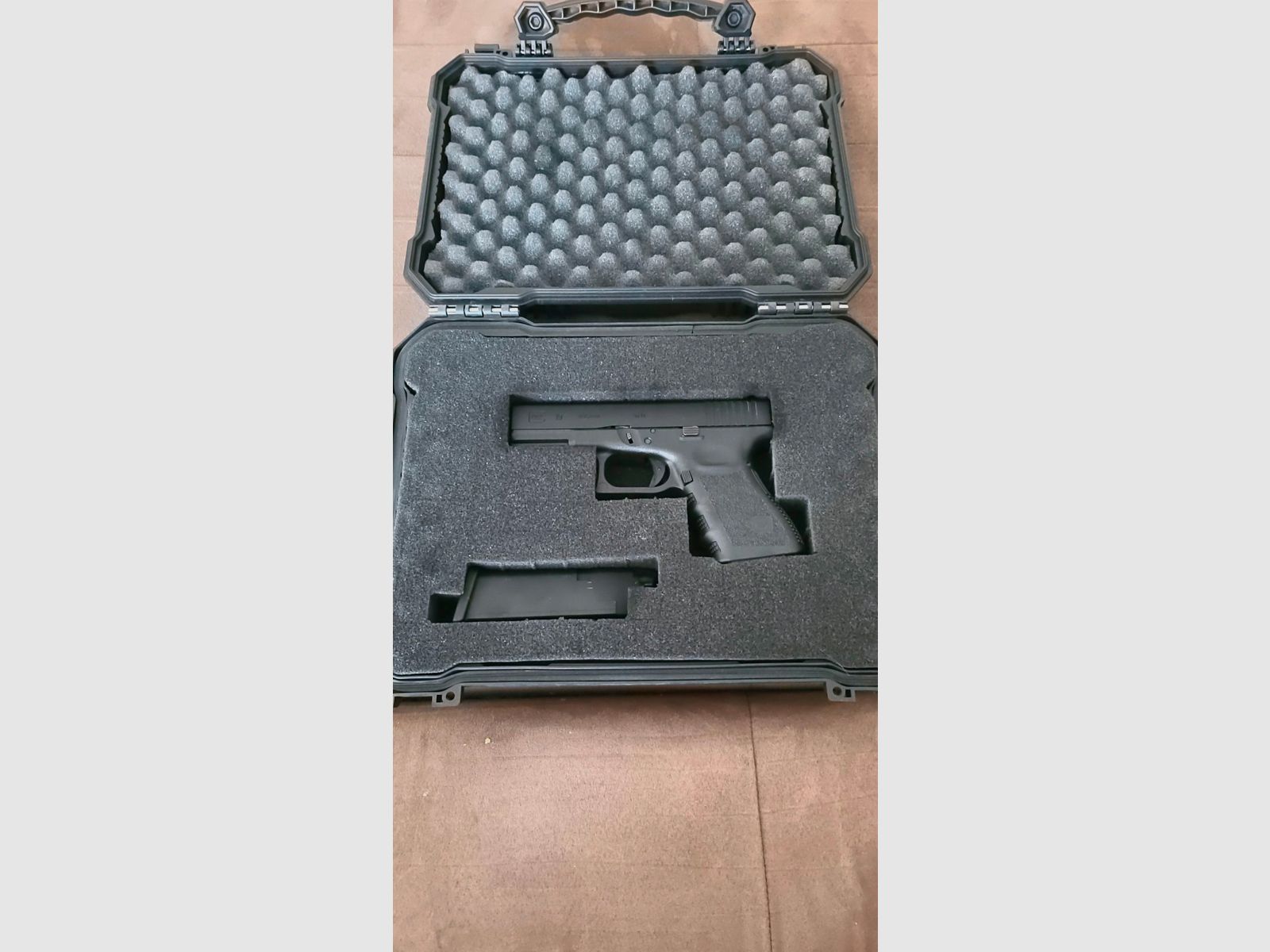 Glock 19 Gen 4 GBB + case