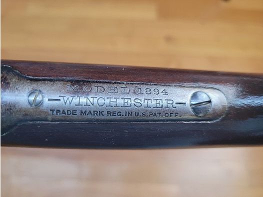 Außergewöhnliche Winchester 1894 Französische Armee genannt 94 AF - Kal. 30-30 - Äußerer Zustand und Mechanik einwandfrei - Traum-Collector - 100% konform mit der Bestellung von 15.000 Exemplaren aus September 1914 - Seltene Waffe in einem noch selteneren und musealen Zustand - TBE++