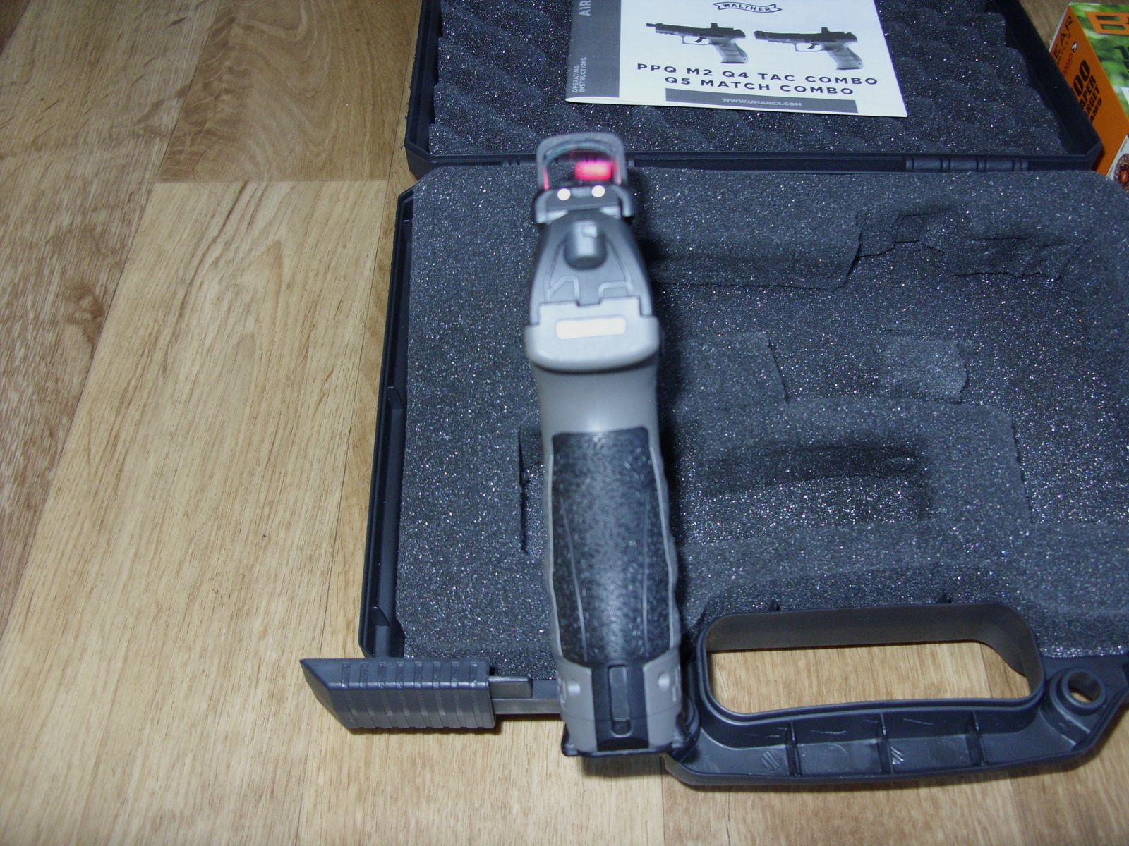 Walther Q5 Match CO2 Pistole mit Ersatzmagazin und Koffer + Zielscheiben