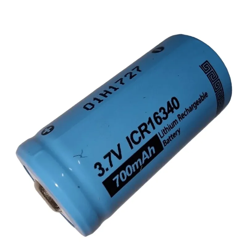 Batteria ricaricabile CR123A da 3,7 volt, immagine 2 di 2