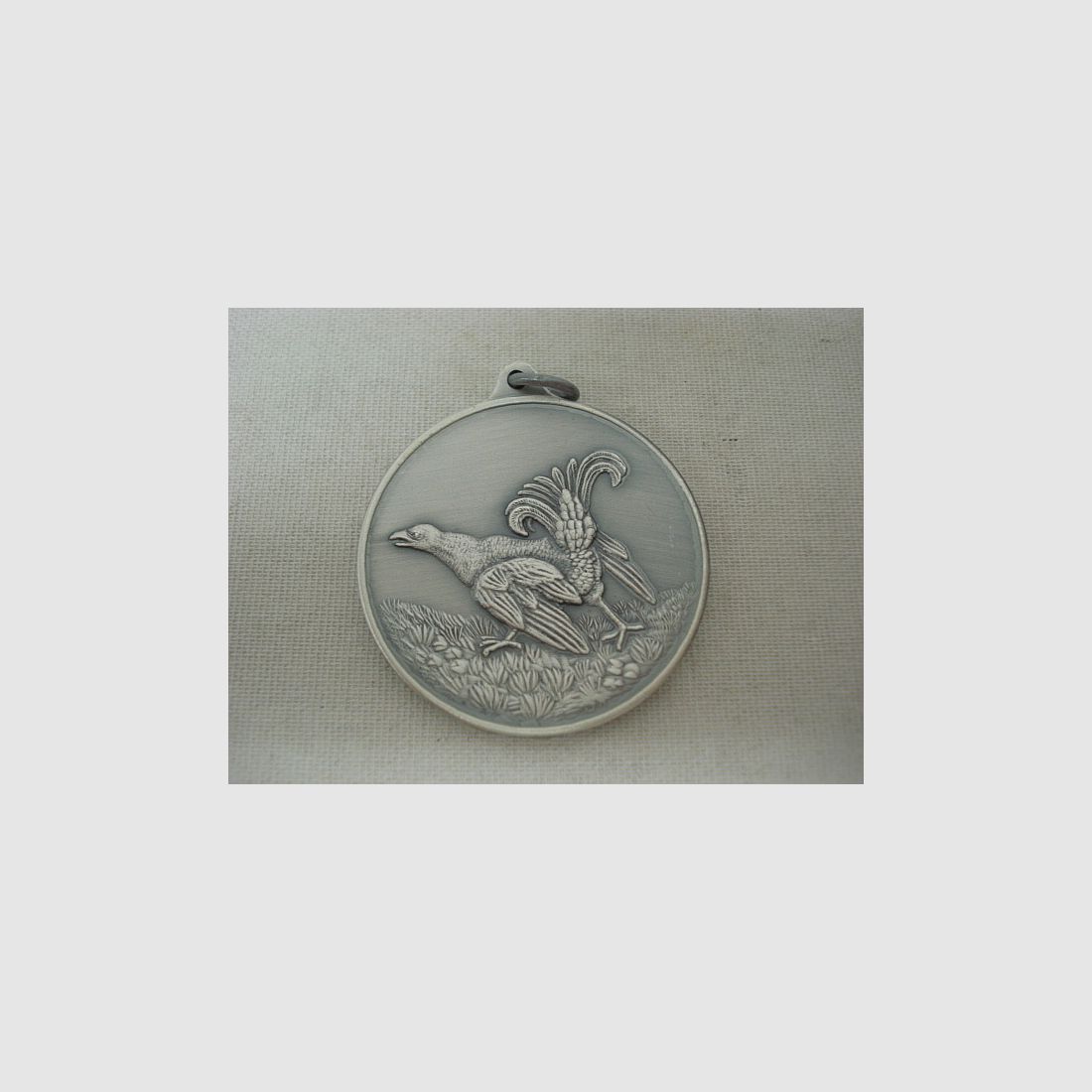 Médaille de chasse coq de bruyère - 40 mm, argent ancien, œillet et anneau
