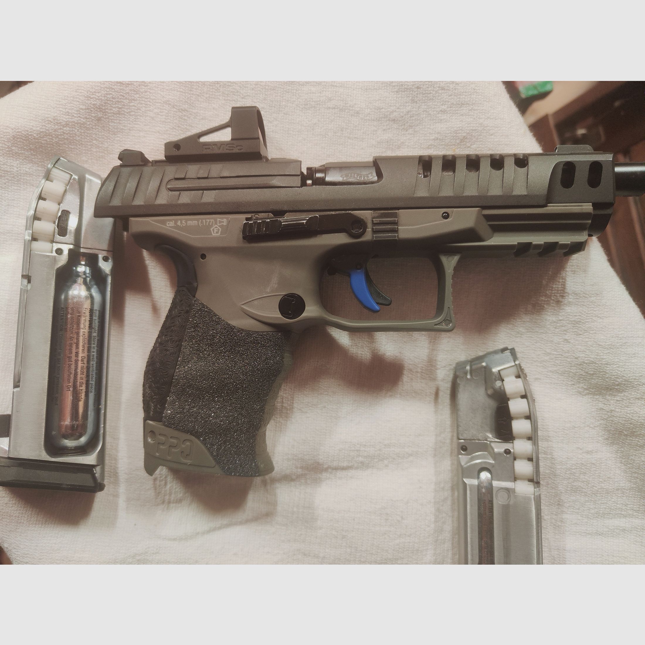Umarex Walther Q5 Match Combo CO2 4,5mm Diabolo mit RedDot und Zusatzmagazin