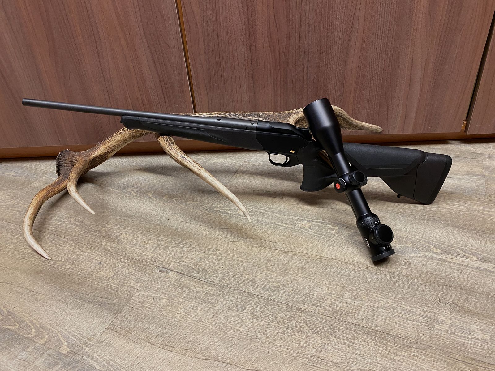Blaser R8 Ultimate, con Leica Magnus 2,4-16x56 i, con guida