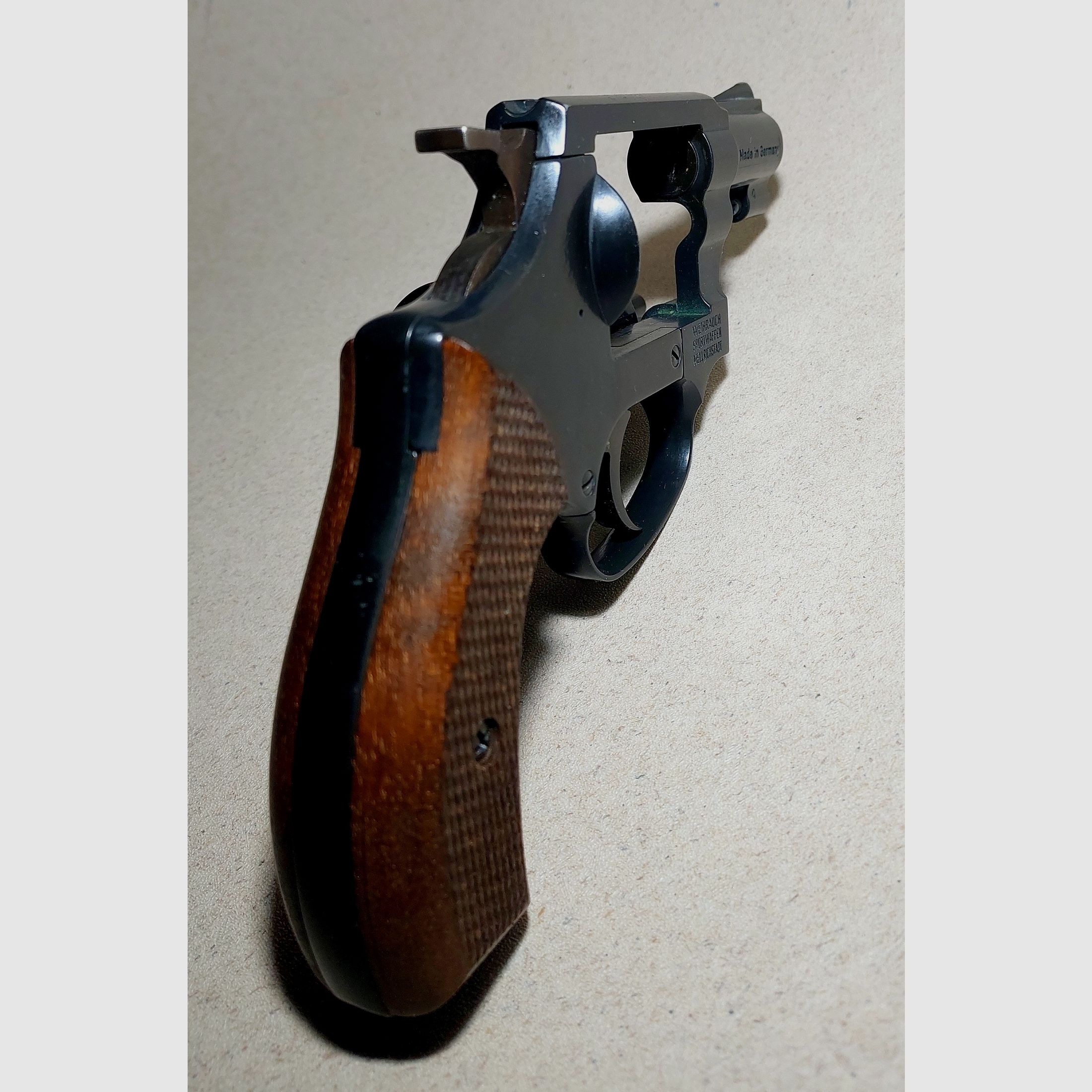 Weihrauch HW37 cal. 9mm R.K. (PTB 887) mit Holzgriffschalen OVP sehr gut erhalten.