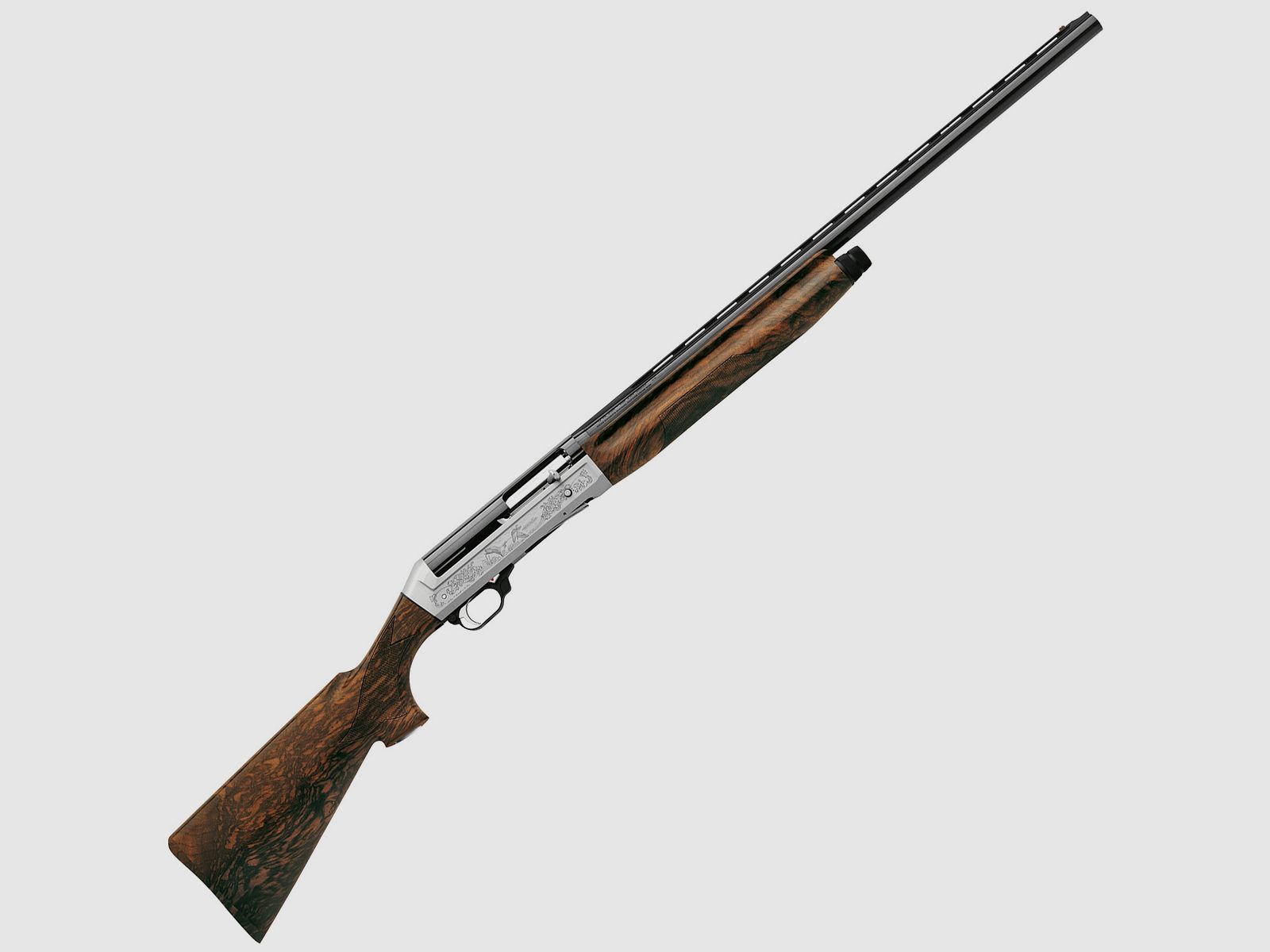 El rifle semiautomático Benelli Executive 1 con carcasa de acero inoxidable presenta motivos faunísticos grabados a mano por maestros grabadores. La delicadeza y la flexibilidad