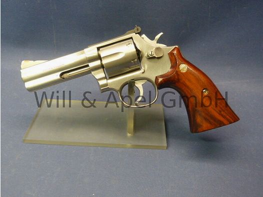 SMITH & WESSON Revolver	 686