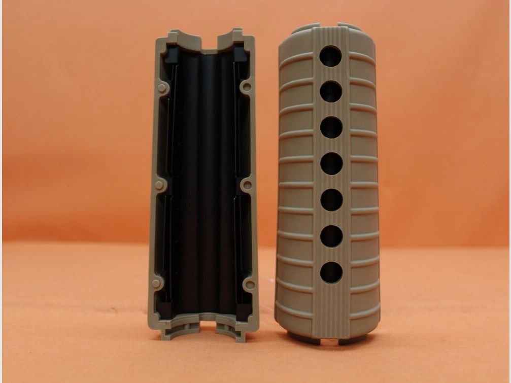 UTG - Leapers AR-15: Handguard M4/ Carbine-Length UTG with Heat Shield Polymer TAN (RB-TM4HGT) Handguard FDE/ DEB