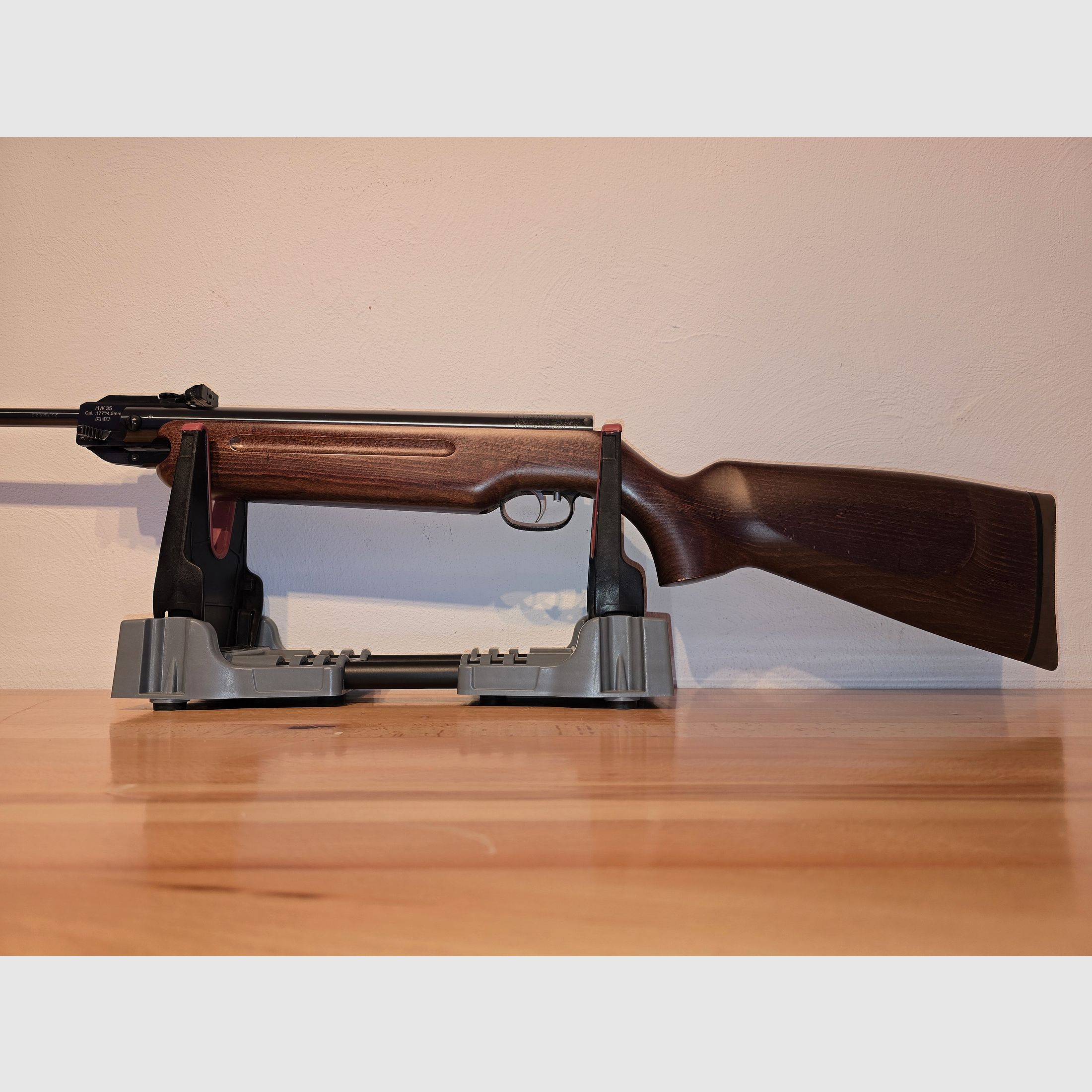 Karabinek pneumatyczny Weihrauch HW 35 z otwartą muszką w kalibrze 4,5 mm