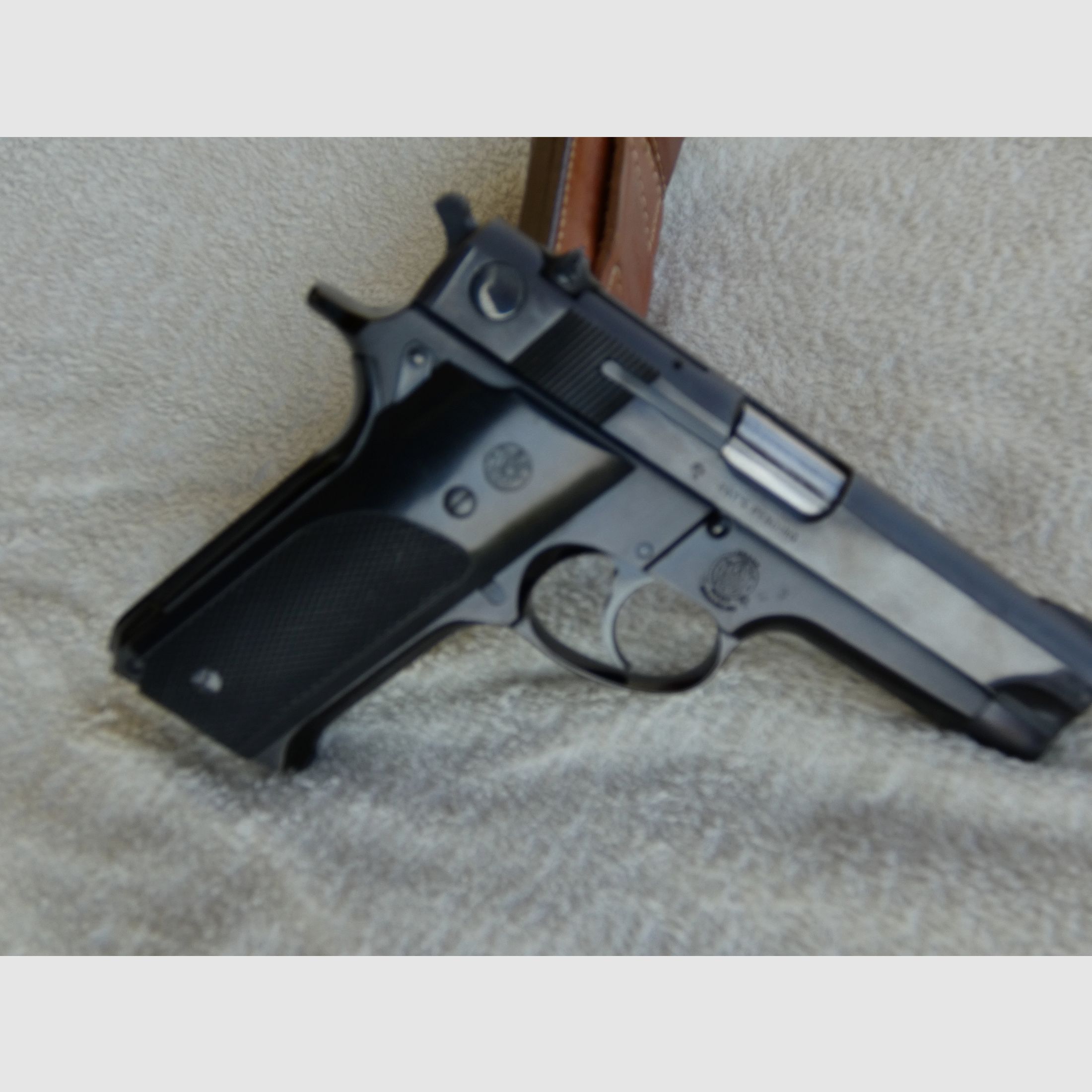 S&W pistol, 9mm Luger