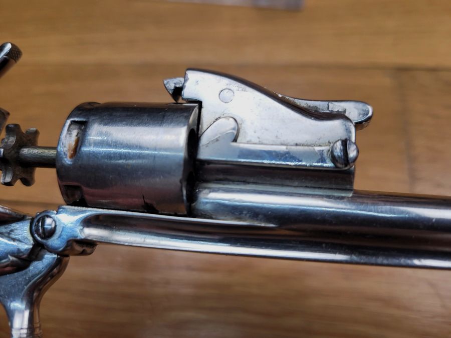 Seltener Revolver Claudin mit System – Kollektive Hülsenentnahme – 6 Schuss – Kaliber .22LR (!) – Einfach- und Doppelaktion – Mit Öffnung nach oben – Sehr seltenes und nicht dokumentiertes Stück in .22LR – TBE, Bild 22 von 23