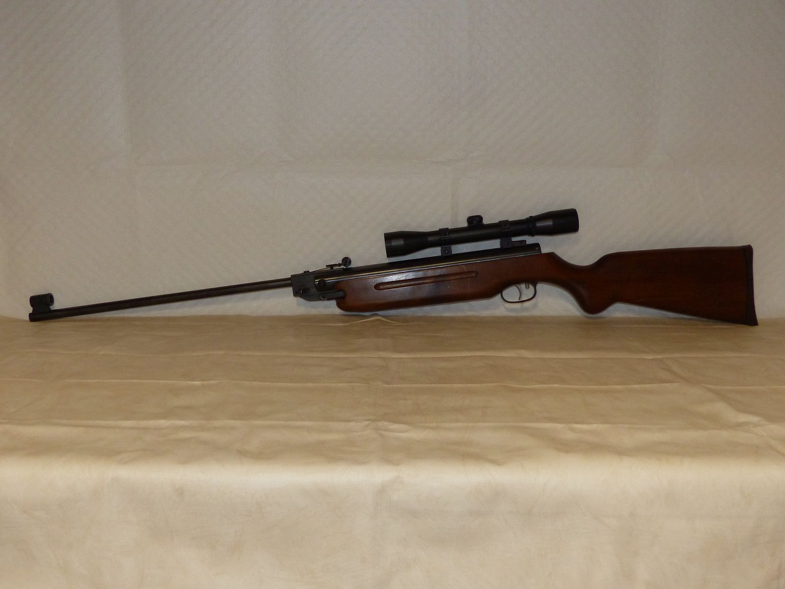 Rifle de aire comprimido Weihrauch Mod. HW 35 con F, seguro y mira telescópica vintage