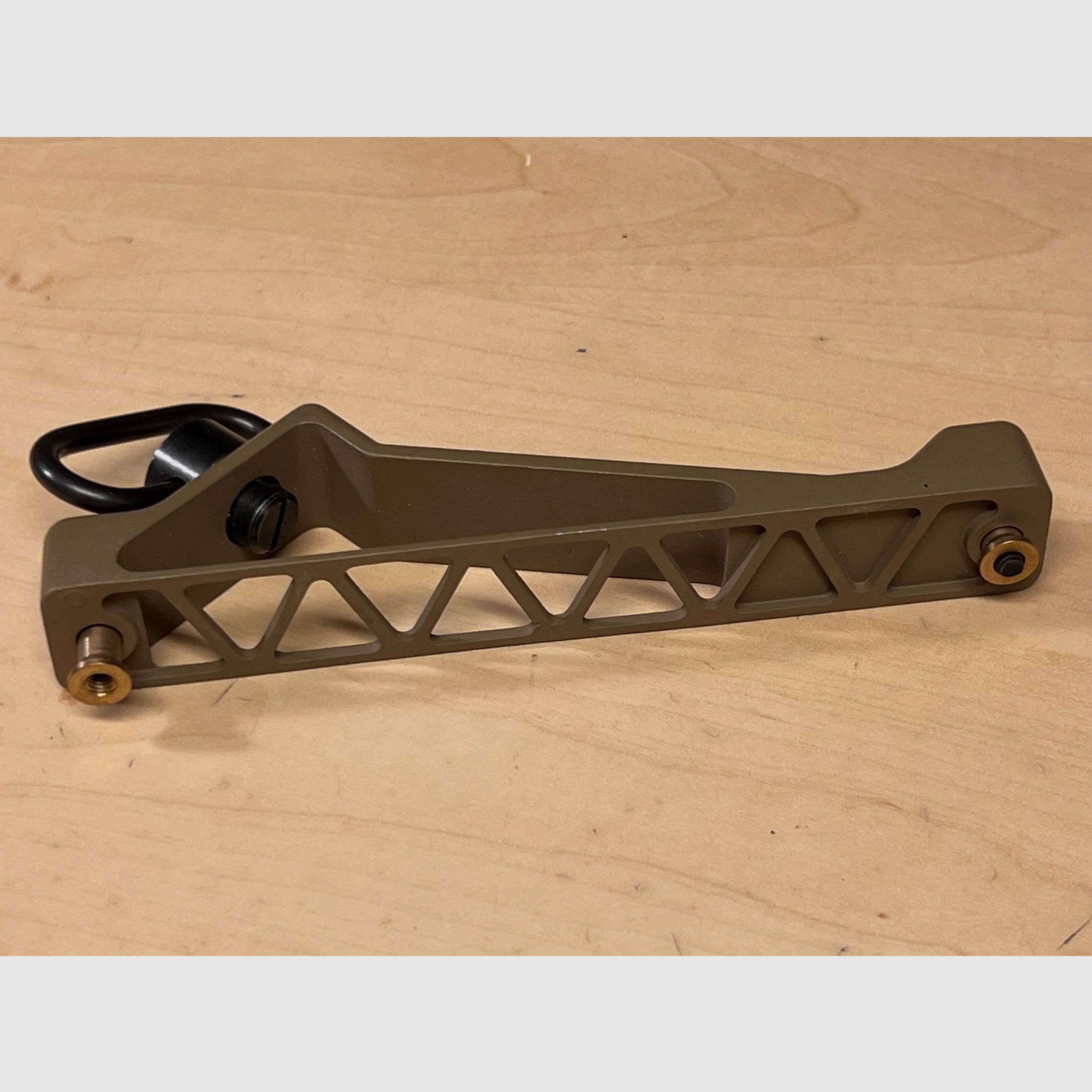 Agarradera frontal para Airsoft versión de aluminio en ángulo en Dark Earth Key - Tipo MOD 5