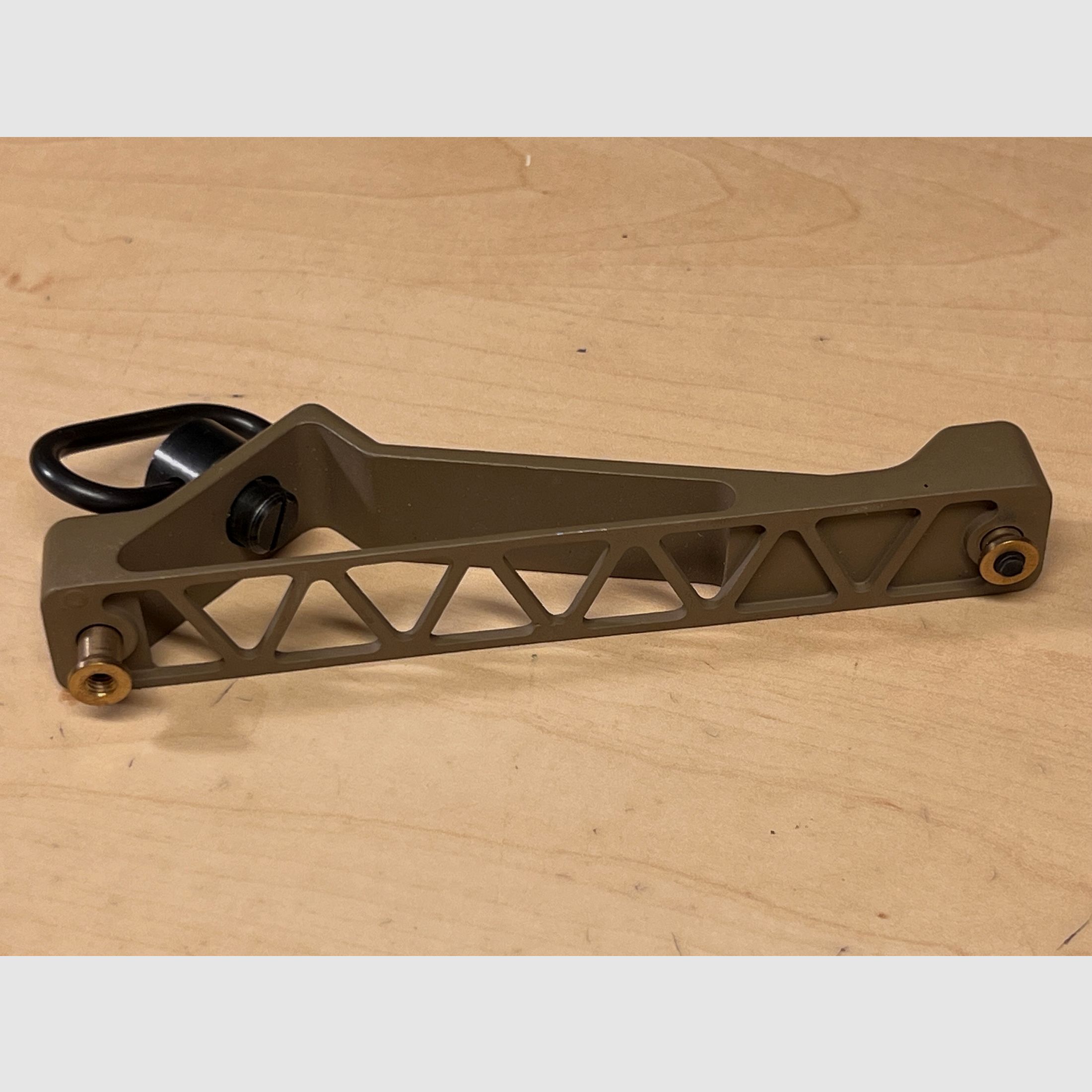 Grip frontal para Airsoft versión de aluminio en ángulo en Dark Earth Key - tipo MOD 5