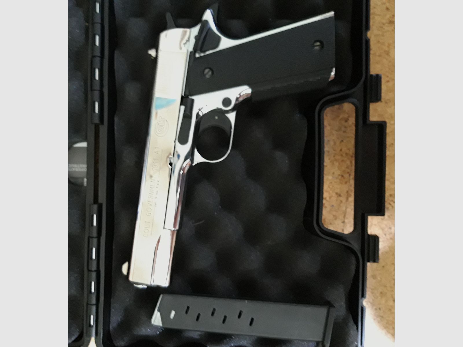 Colt Government Voll Verchromte 1911 in 9MM P.A.K 