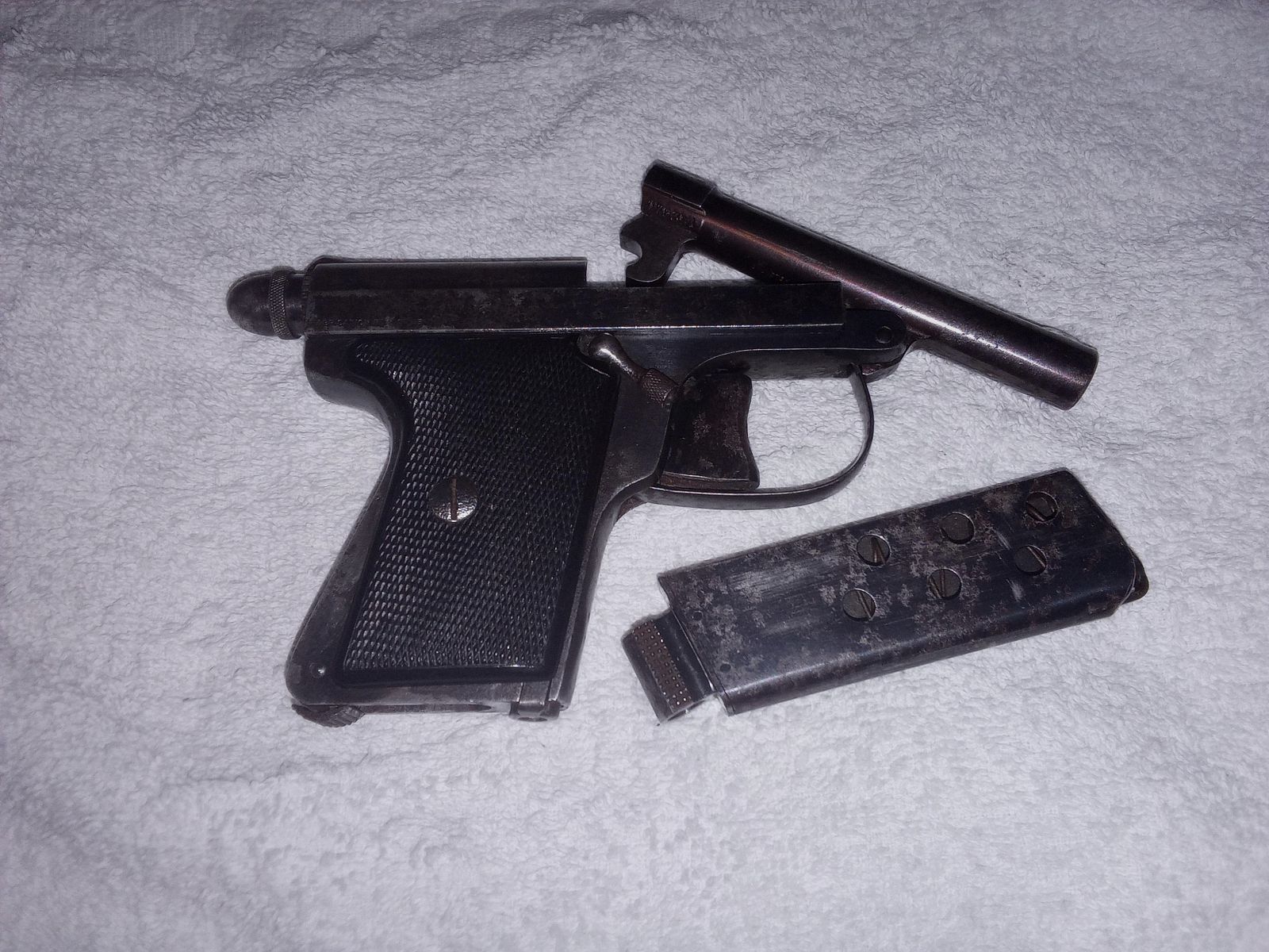 PISTOLET MANUFRANCE Francuski Policjant kal. 6,35 mm ( 25 ACP LUB 25 AUTO ) KATEGORIA B