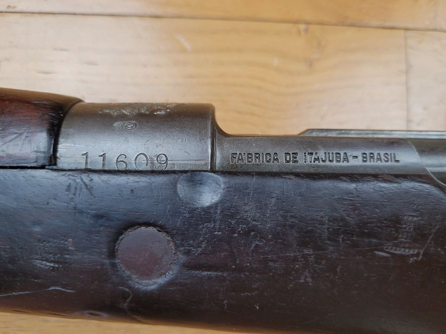Seltenes Mauser-Gewehr Brasilien – Modell Mq.30M954 – neu kalibriert auf 300 Win Mag – Holz und Beschläge in gutem Zustand – sehr guter Lauf – Markierungen in einwandfreiem Zustand – BE+, Bild 23 von 25