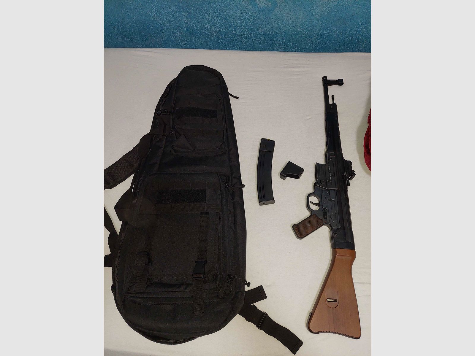 GSG StG44 9mm P.A.K. mit Magazinhilfe und Gewehrtasche.