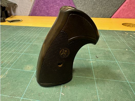 Poignée Pachmayr Presentation pour le Colt Phyton 357 Magnum