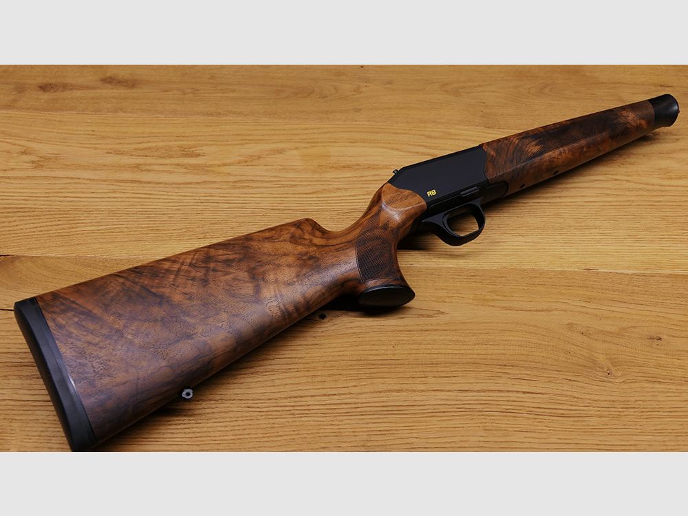Blaser R8 Schäftung / Holzklasse 7 / Bayrische Doppelfalzbacke / mattes Finish