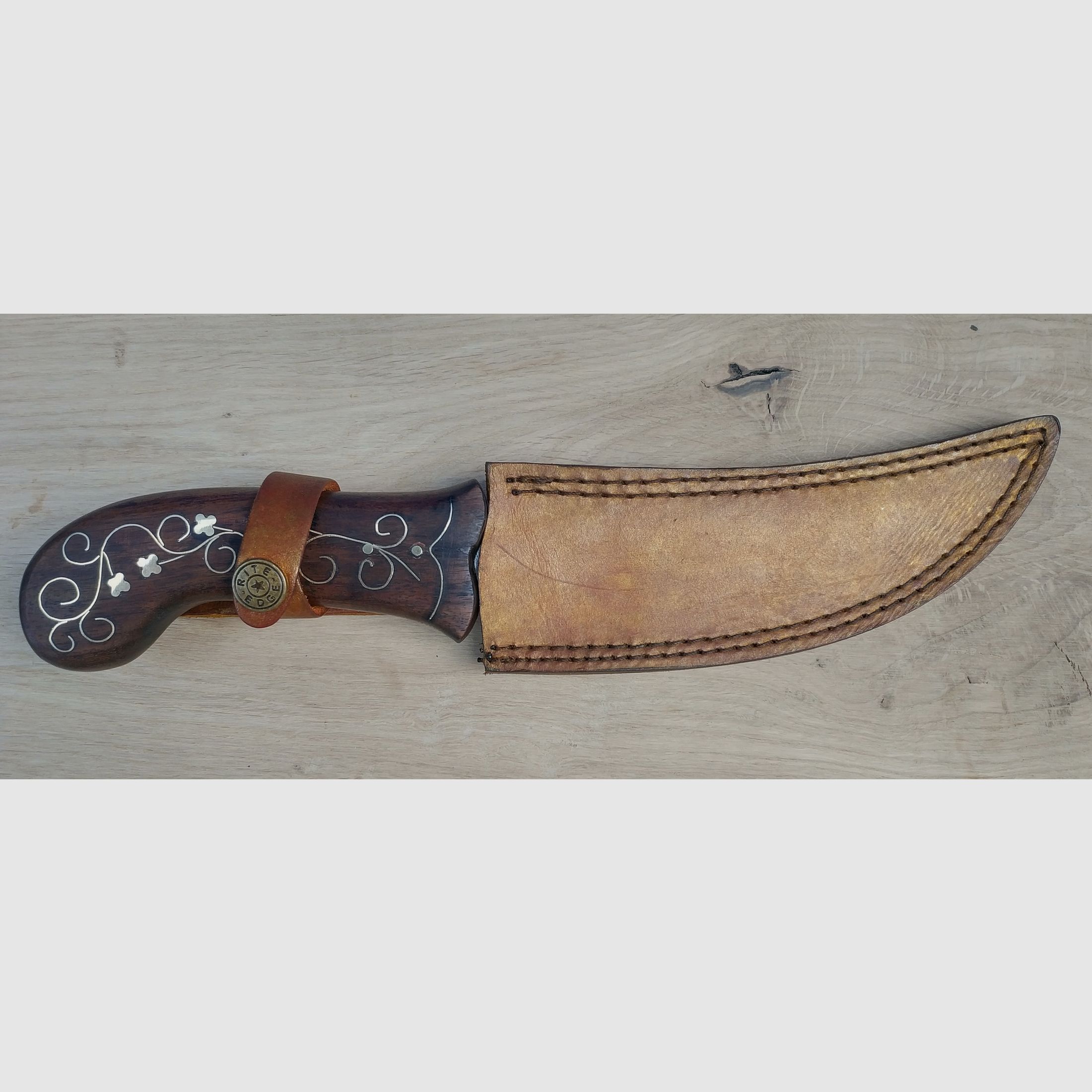 Orientalisches Gürtelmesser mit handpolierter Damastklinge