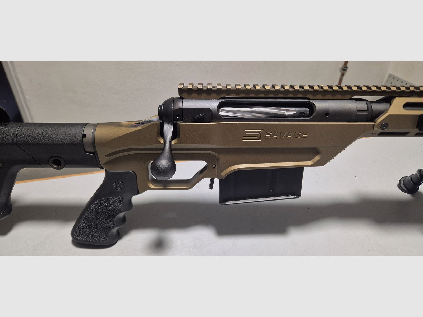Savage Arms 110 BA Stealth Evolution; .338 Lapua Magnum; ca. 500 Schuss Belastung mit Harris Zweibein