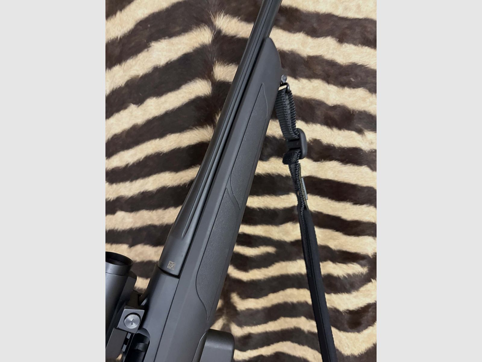 Büchse Merkel RX Helix Explorer Kal.9.3×62 – ca.45cm – Zeiss 1.1-4×24 – Schalldämpfer – 2 Magazine, Bild 8 von 10