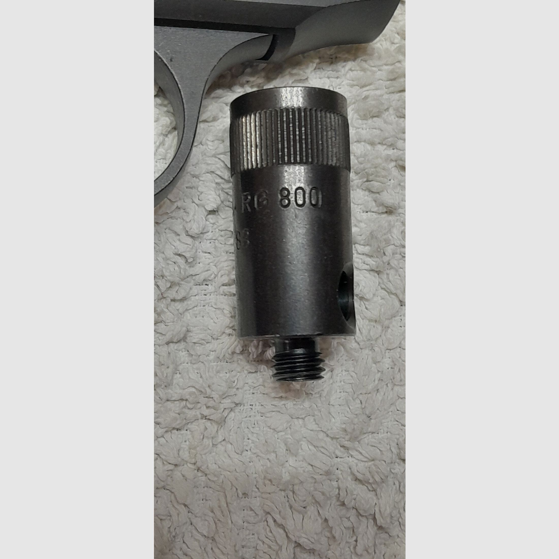 Röhm RG 800, Kal. 8mm K., mit Echtholz-Griffschalen, Abschussbecher und 35 Stück Patronen