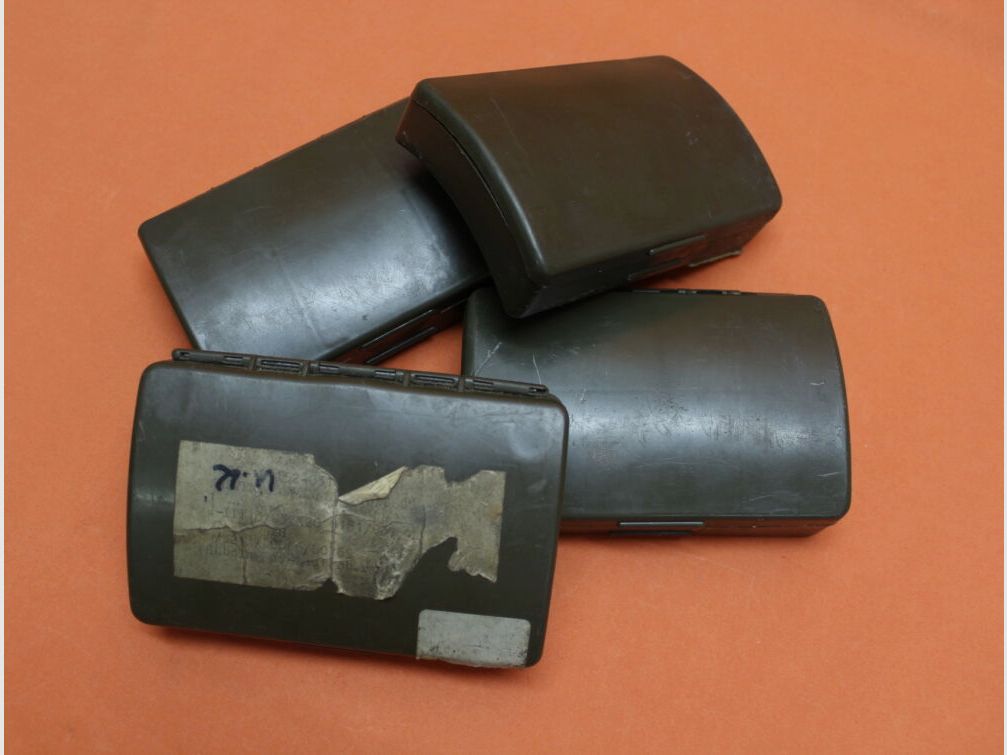 BUND SURPLUS Heckler&Koch/H&K HK G3: Reinigungsgerät BUND 7,62mm Putzzeug mit Reinigungskette/ Kunststoffdose