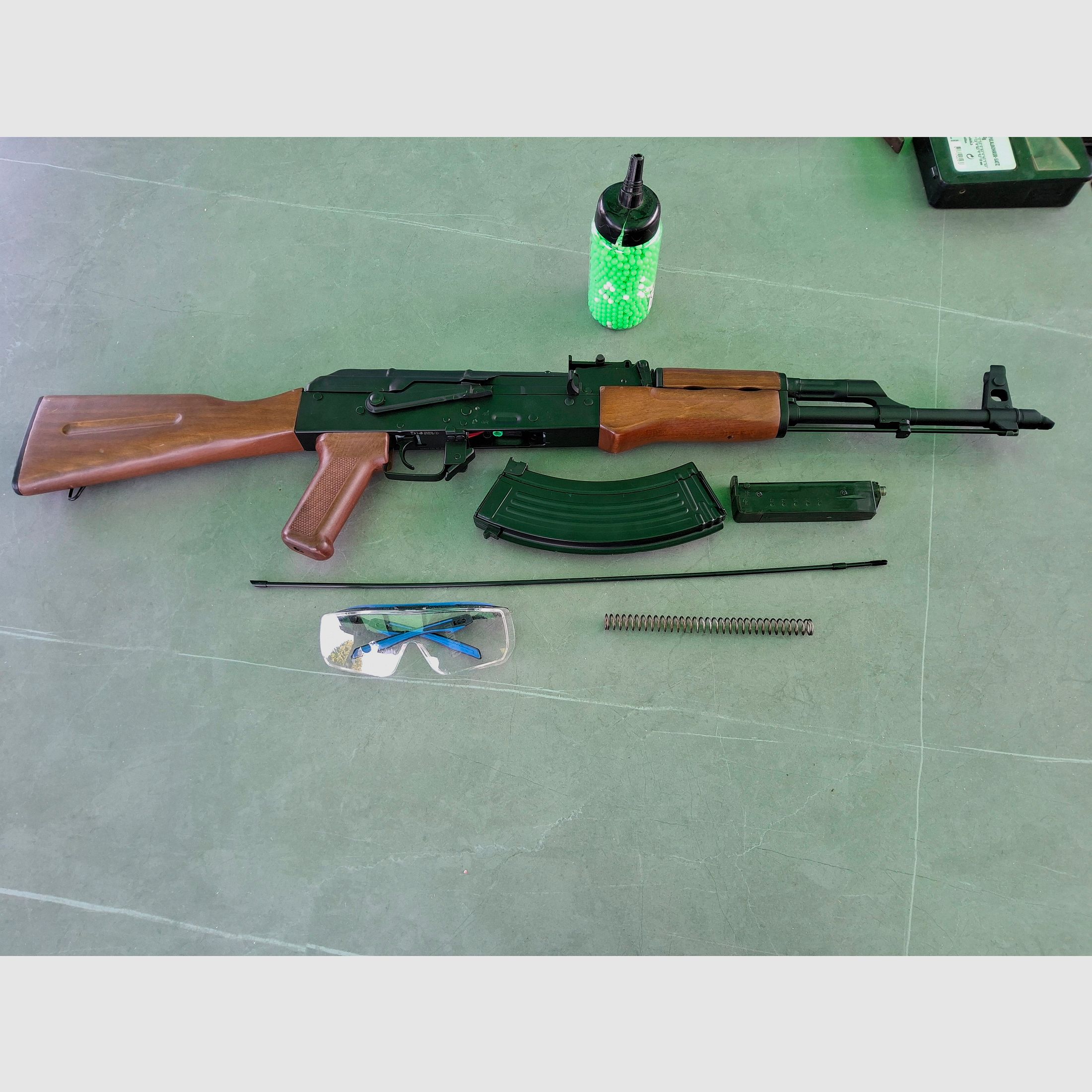 Airsoft AKM (real wood and metal)-Saeg, 1.6 Joule with battery