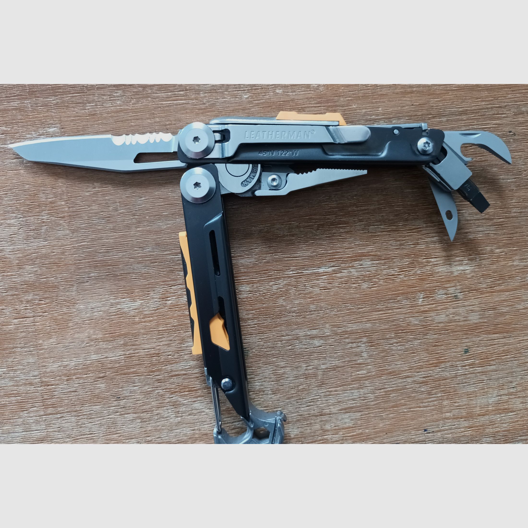 Leatherman Signal Multi-Tool - 19 Werkzeuge + zusätzlicher Bitsatz