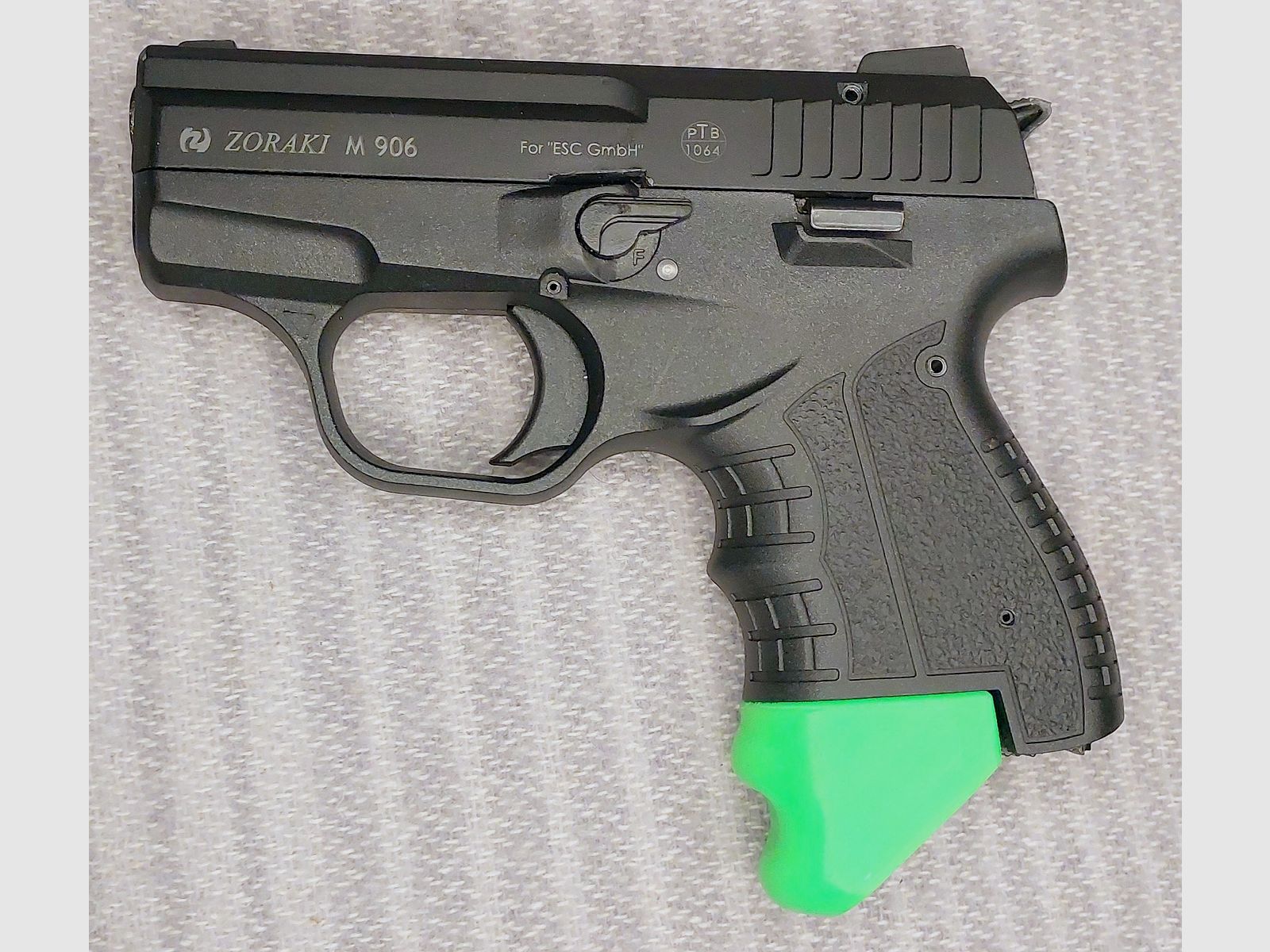 Zoraki M 906 blank firing pistol 9mm P.A.K. (PTB 1064) with holster and 2 magazines