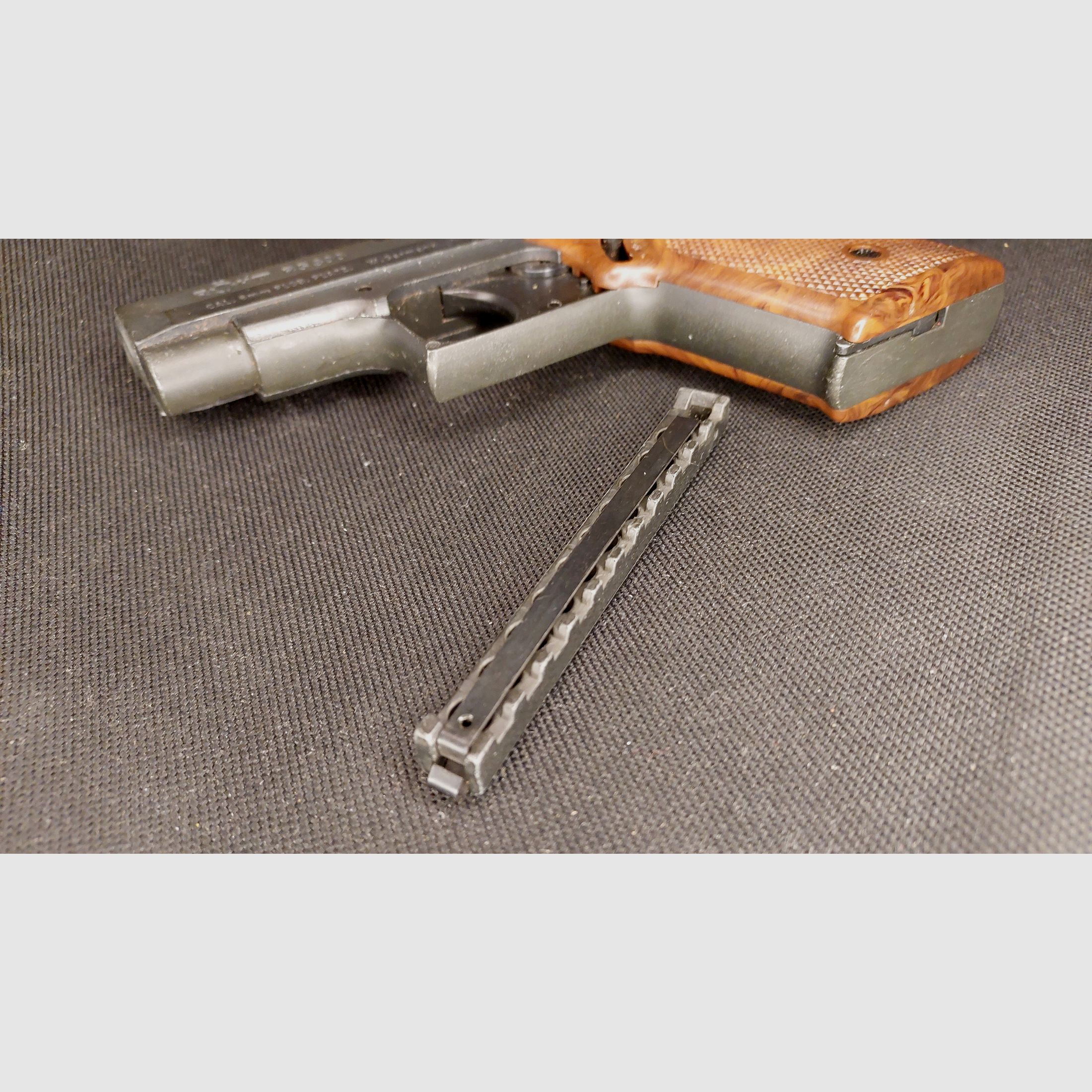 Röhm RG300 (RG 300) pistola a salve cal. 6mm Flobert (PTB 327)