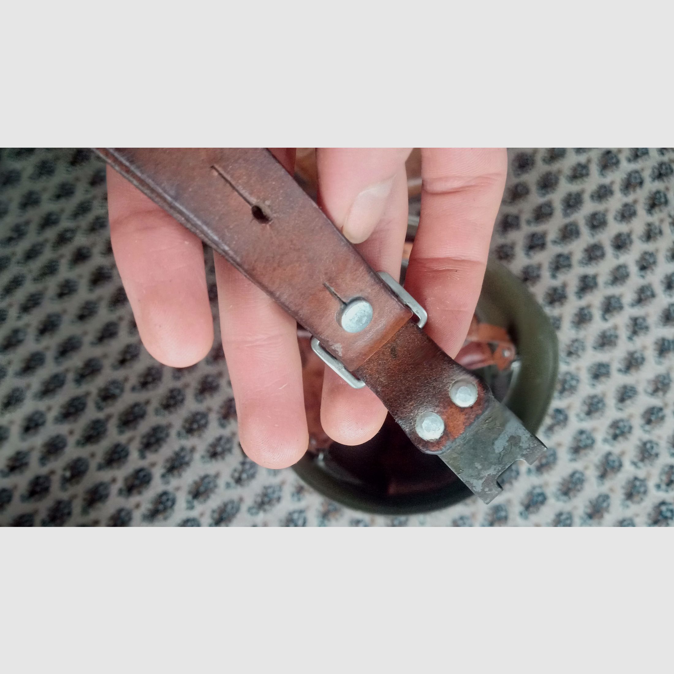 Stahlhelm der Schweizer Armee in kleiner Größe 55-56 / ideal für Zivilschutz / Swiss Made