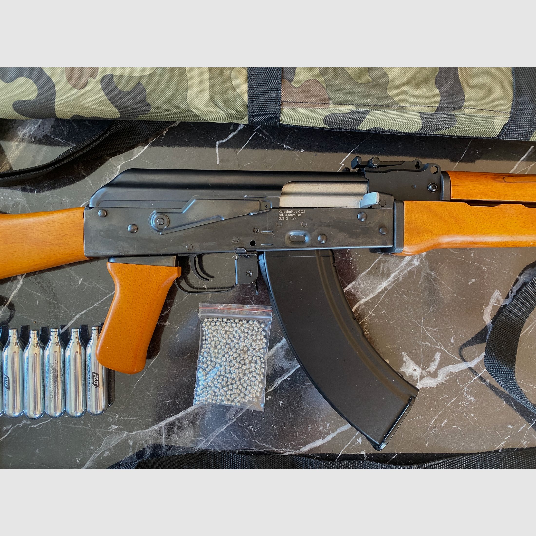 Umarex G.S.G AK47 4,5mm BB neuwertig aus Metall und Holz und Zubehör