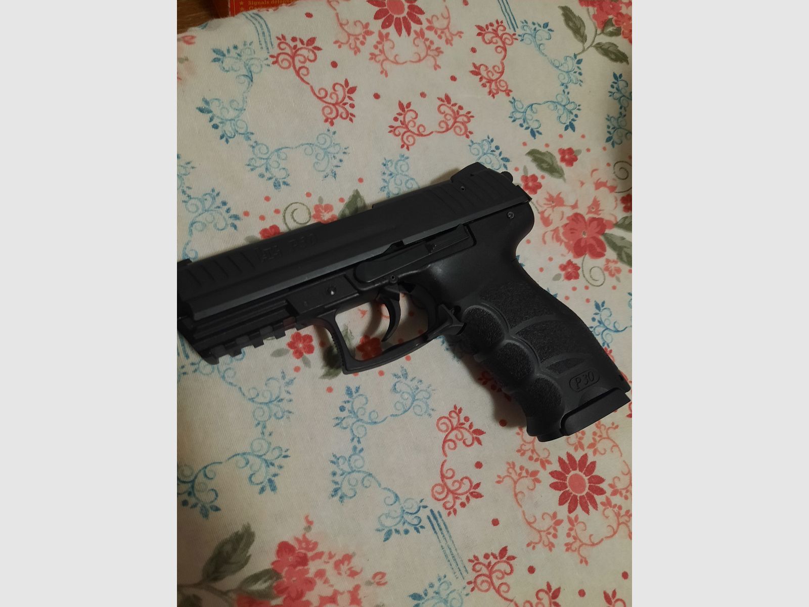 Heckler und Koch HK P30 / 9mm réplique de coup de feu de défense sous licence par Umarex